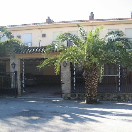 Hostal El Sevillano Рус Экстерьер фото