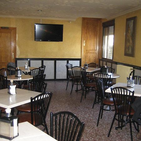 Hostal El Sevillano Рус Экстерьер фото