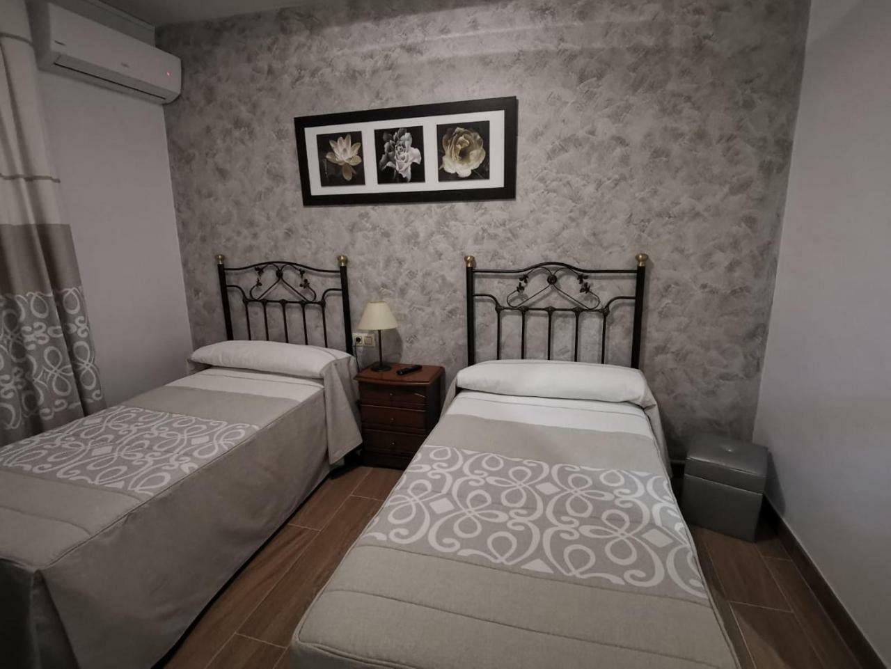 Hostal El Sevillano Рус Экстерьер фото