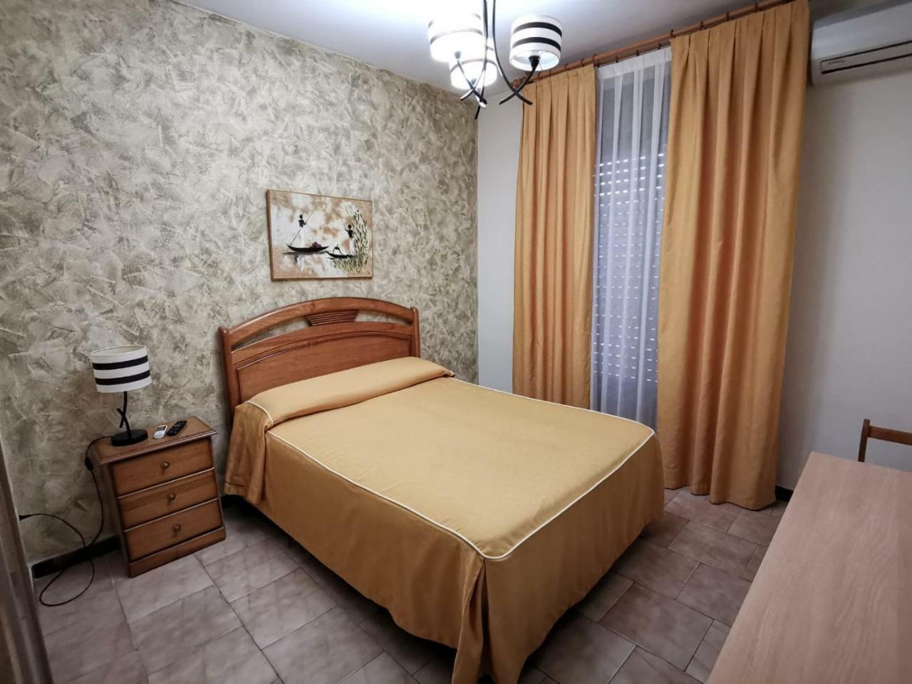 Hostal El Sevillano Рус Экстерьер фото