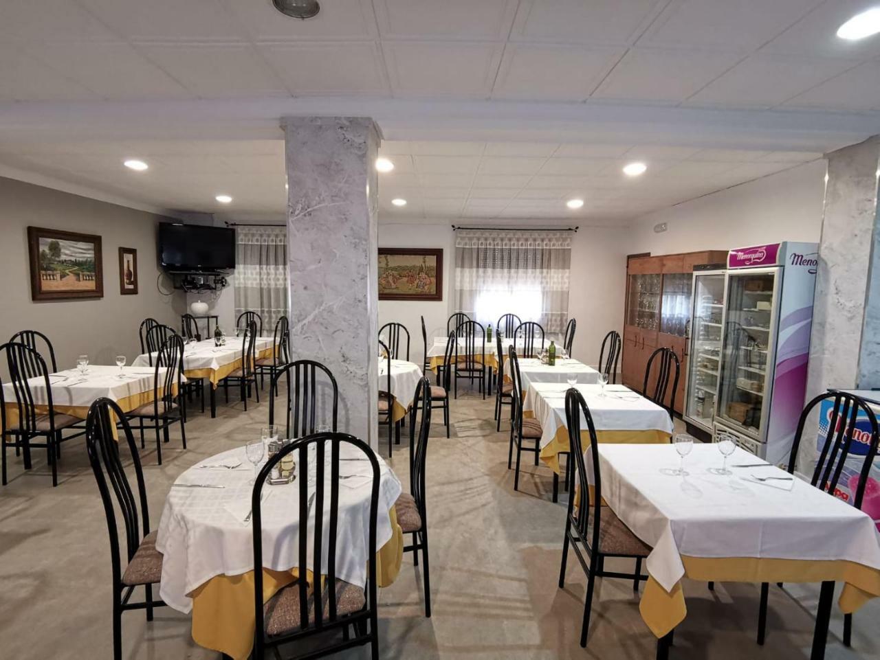 Hostal El Sevillano Рус Экстерьер фото
