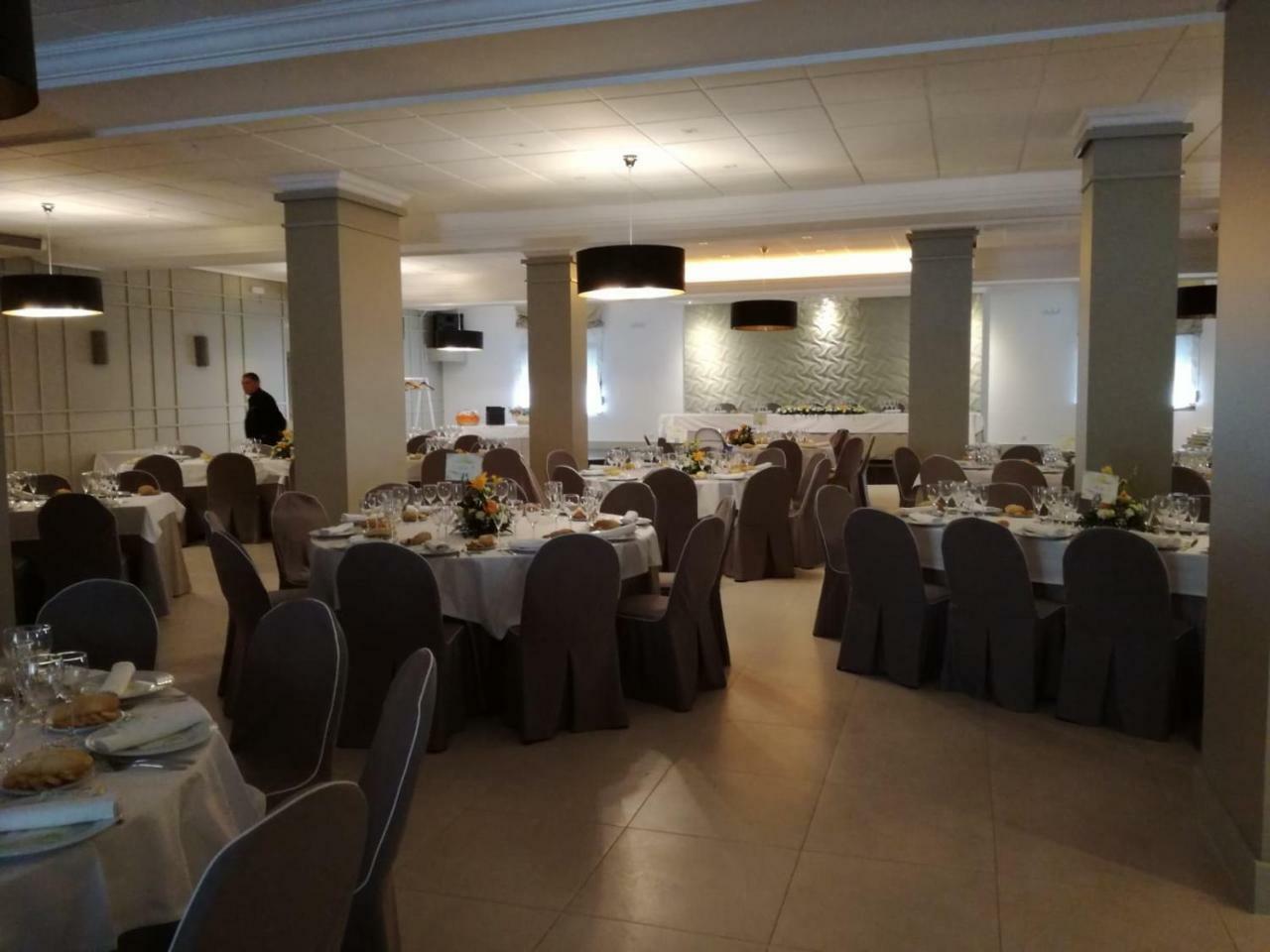 Hostal El Sevillano Рус Экстерьер фото