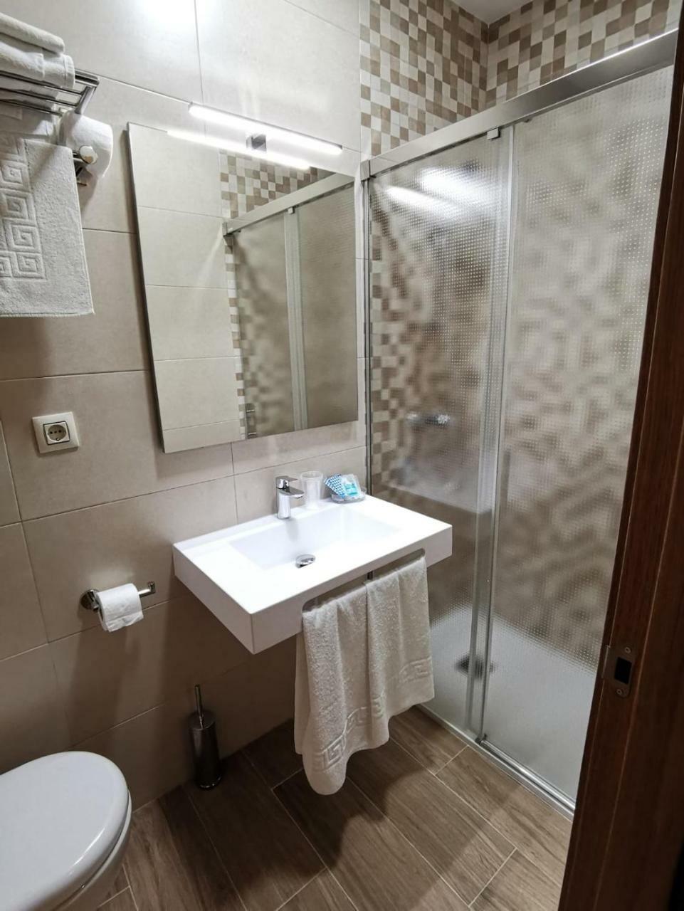 Hostal El Sevillano Рус Экстерьер фото